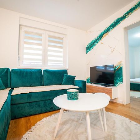 Apartment Vila Idila Tuzla Exteriör bild